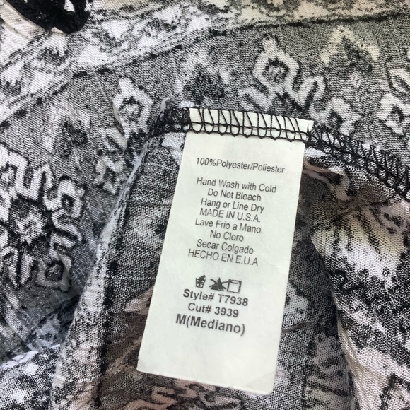 NWT Fio Fio Womens Black White Print M Sleeveless Romper Crochet Trim - Picture 5 of 8